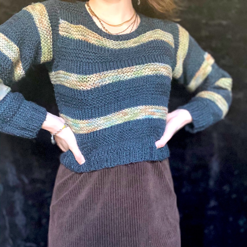 Handknit 70’s cropped slouch sweater 🌈✨